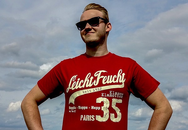 T-Shirt "Leicht Feucht" – Bild 4